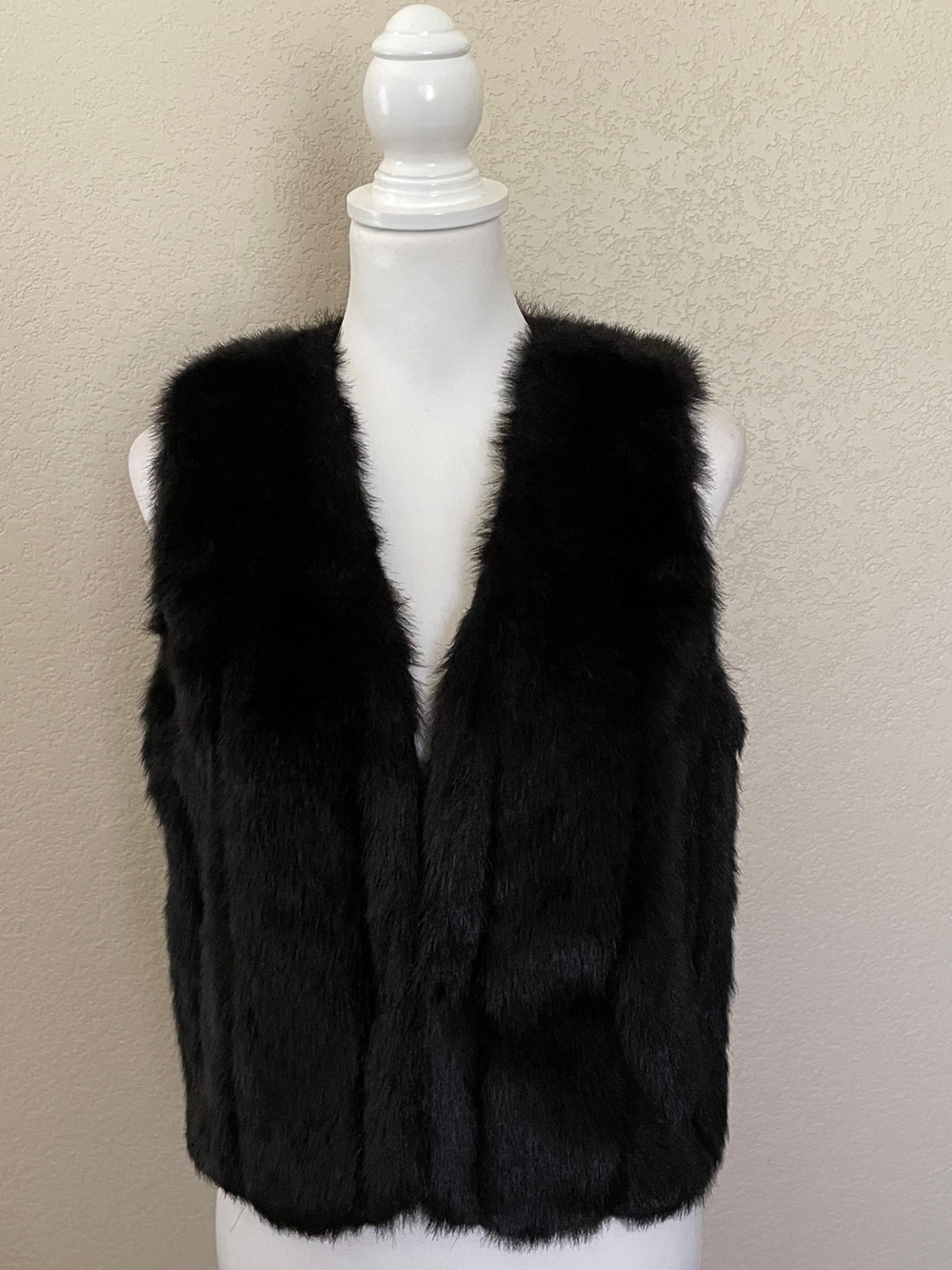 WD.NY Faux Fur Vest Black Women Size Small Black Excellent NWT